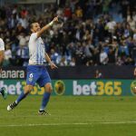 El centrocampista del Málaga Ignacio Camacho celebra junto a compañero, el delantero Sandro Ramírez , el cuarto gol del equipo que ha marcado ante el Leganés