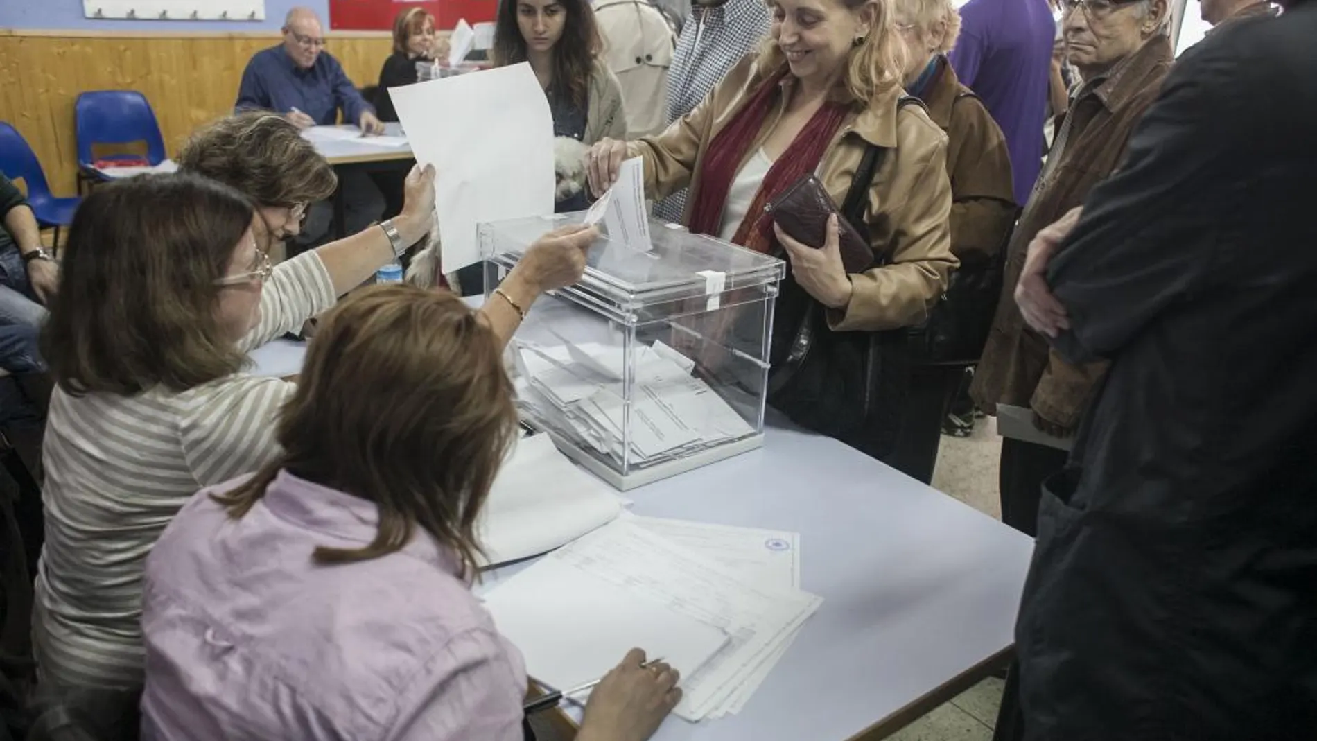 Más de 2,7 millones de gallegos están llamados a votar y 78.172 votarán por primera vez