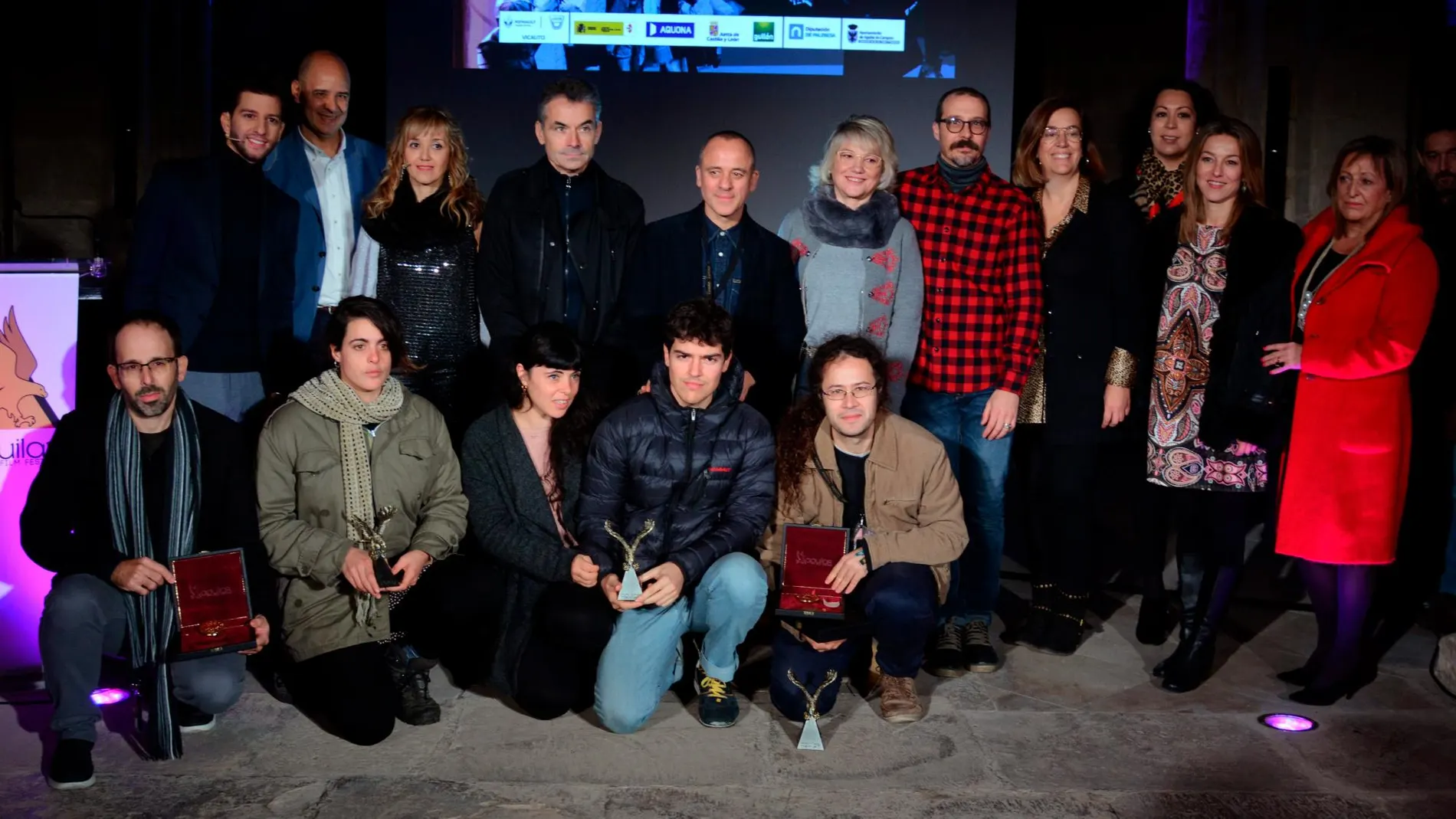 Premiados del Festival junto a la alcaldesa de Aguilar, María José Ortega, y la presidenta de la Diputación, Ángeles Armisén