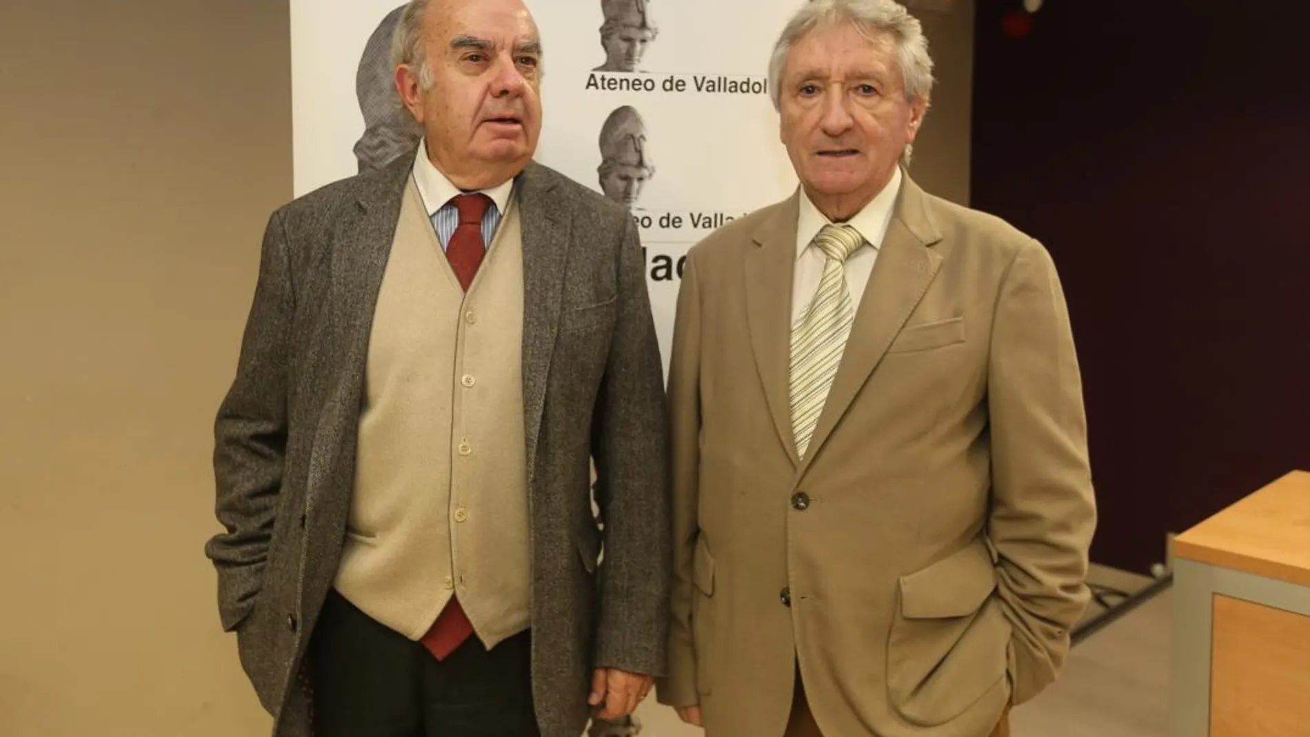José Varela Ortega junto a Celso Almuiña, ayer en Valladolid