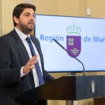 El presidente de la Comunidad, Fernando López Miras, mantuvo ayer un encuentro informativo con los medios de comunicación tras presidir la reunión del primer Consejo de Gobierno del año