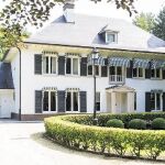 La vivienda es una «espaciosa y clásica villa» con una «ubicación tranquila»