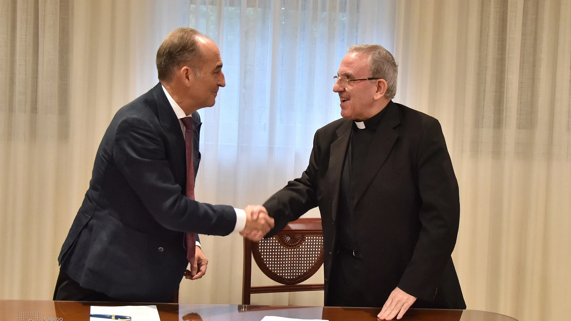 El rector de la Universidad Loyola Andalucía y el deán-presidente del Cabildo