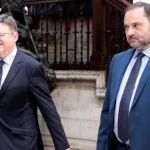 EFE. El presidente de la Generalitat valenciana, Ximo Puig, ayer junto al ministro de Fomento, el valenciano José Luis Ábalos