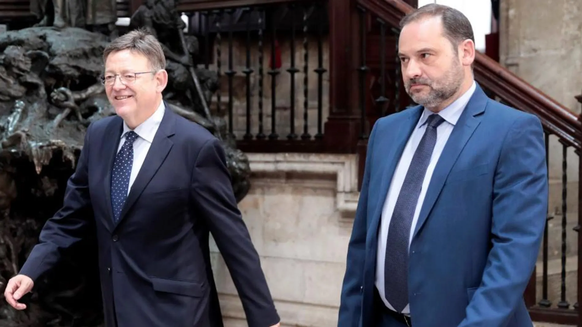 EFE. El presidente de la Generalitat valenciana, Ximo Puig, ayer junto al ministro de Fomento, el valenciano José Luis Ábalos