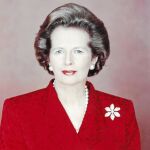 Thatcher eligió una chaqueta roja para su visita a Japón en 1991. Prefería otros colores, pero quiso dotar de simbolismo a su indumentaria en los viajes oficiales. / Eiichiro Sakata-Christie’s