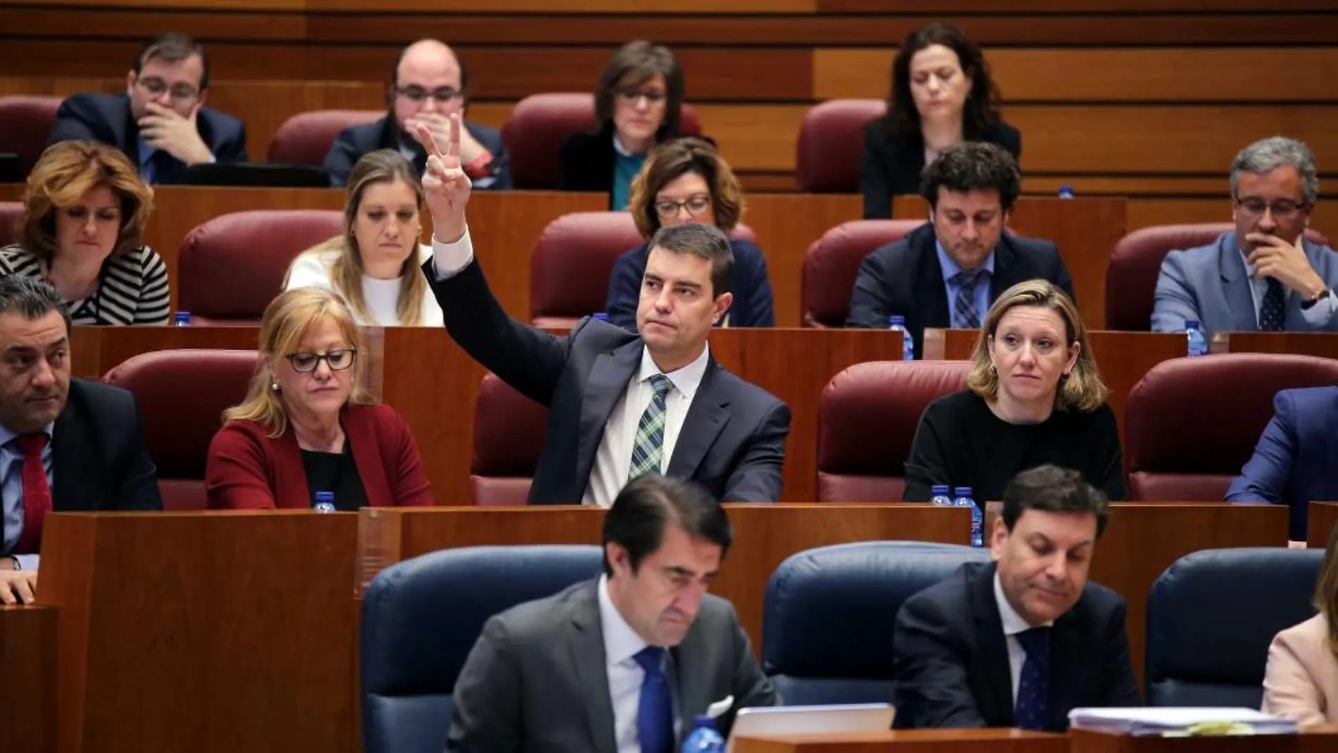 Bancada popular durante el debate de la proposición no de Ley sobre el personal militar temporal consensuada por todos los grupos, pero que en el caso del PP defendió Ángel Ibáñez