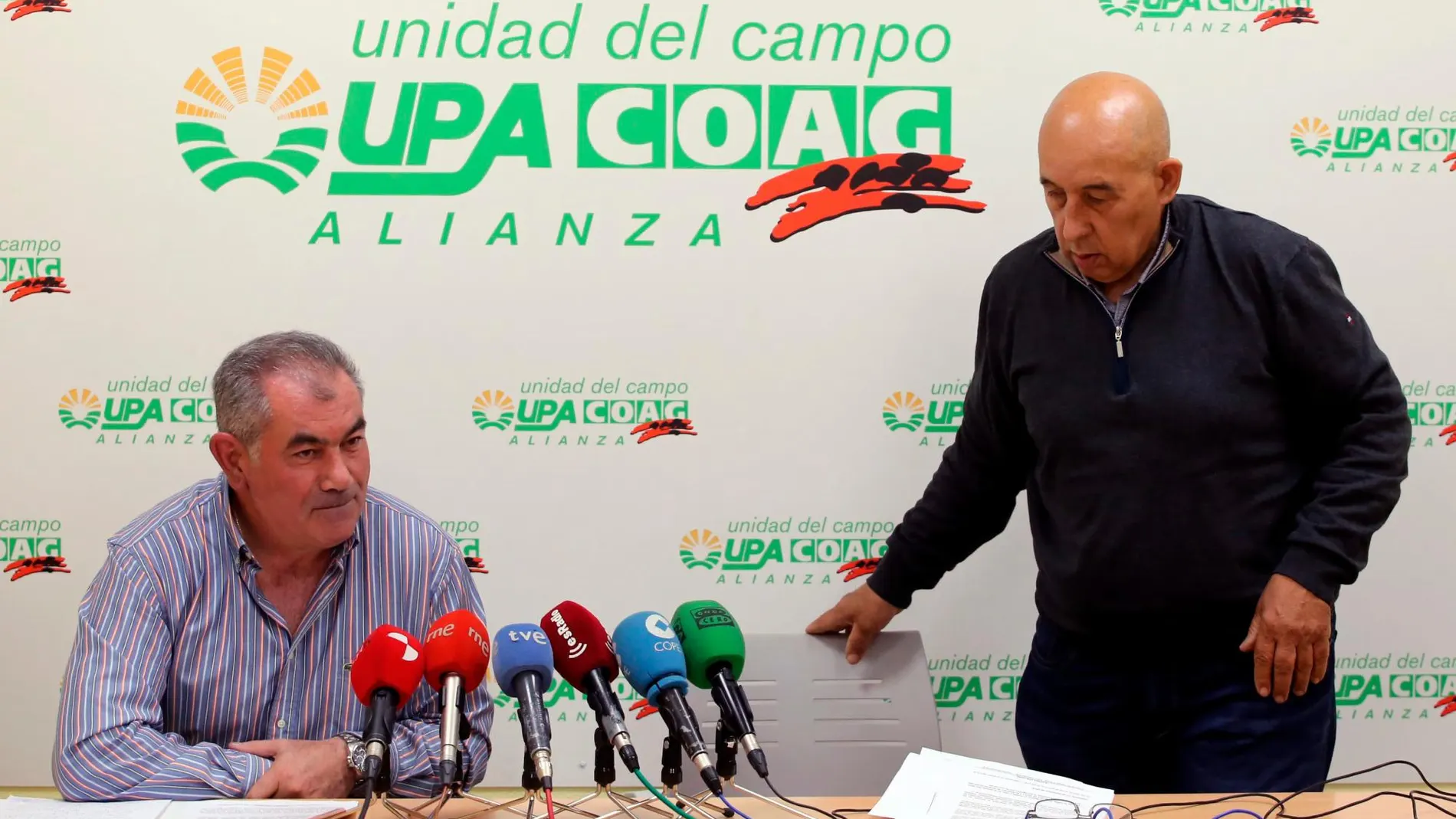 El coordinador de la Alianza UPA-COAG, Aurelio Pérez, y el secretario general de COAG, Aurelio González, presentan su balance agrario del año 2018 y anuncian movilizaciones por el anuncio de Azucarera de bajar el precio de la remolacha