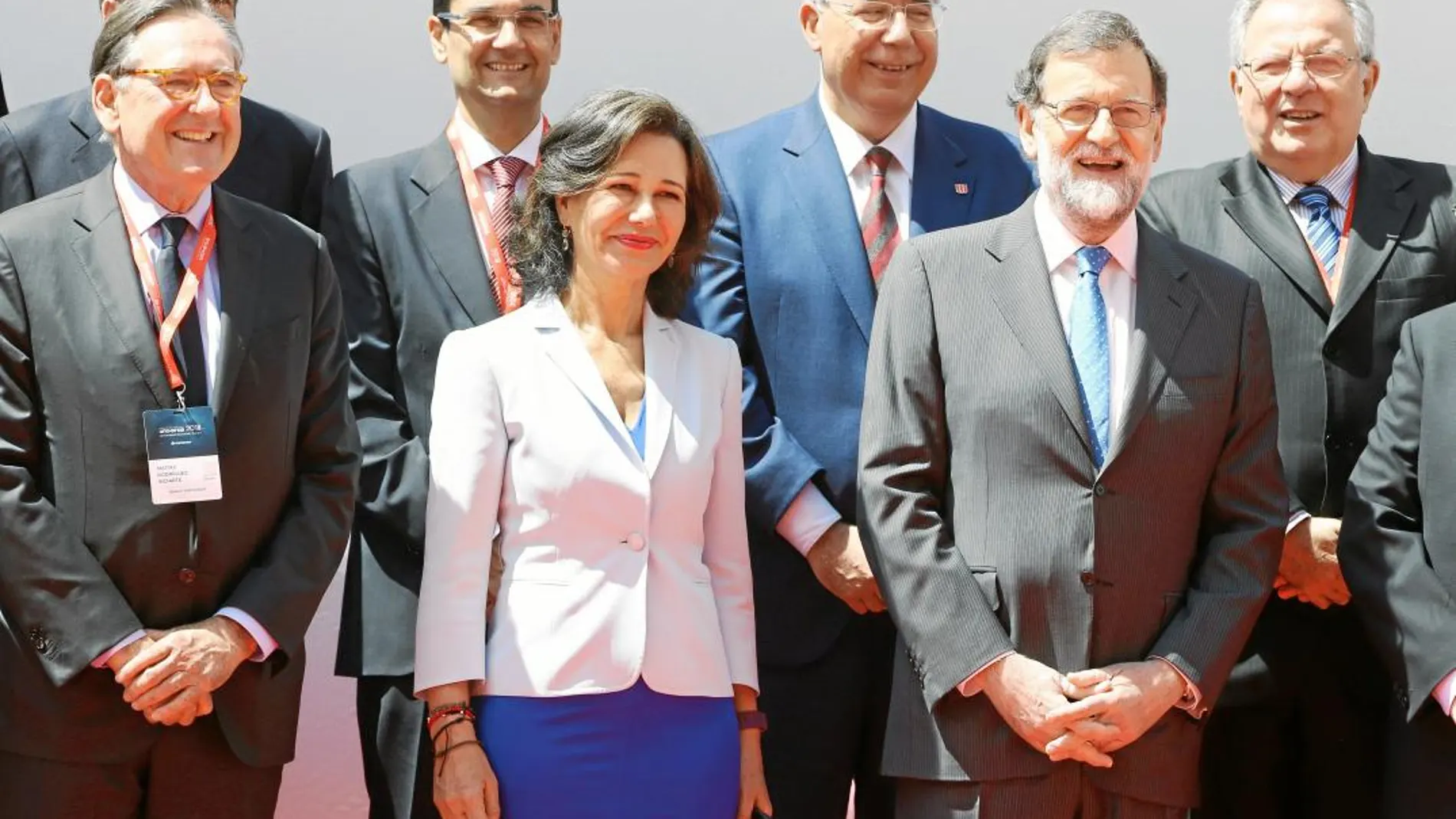 Mariano Rajoy y Ana Botín clausuraron ayer en Salamanca el IV Encuentro Internacional que ha reunido a más de 600 rectores de todo el mundo