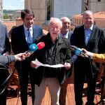 Martínez Majo, Suárez-Quiñones, Rafael Blanco y Silván escuchan a José Peñín durante la lectura de la calificación