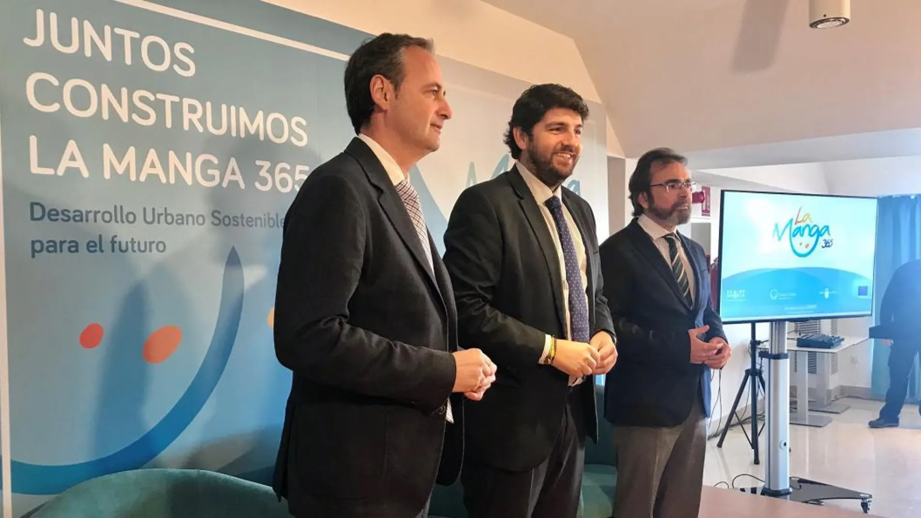 Javier Celdrán, Fernando López Miras y Pedro Rivera presentaron ayer el proyecto «La Manga 365» con el que se pretende impulsar una zona turística «única en Europa»