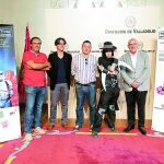 El presidente de la Diputación, Jesús Julio Carnero, presenta el «Youth Wine Festival» junto a los organizadores