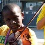 Fidel, que vive en una favela de Río de Janeiro, es un violinista sobresaliente