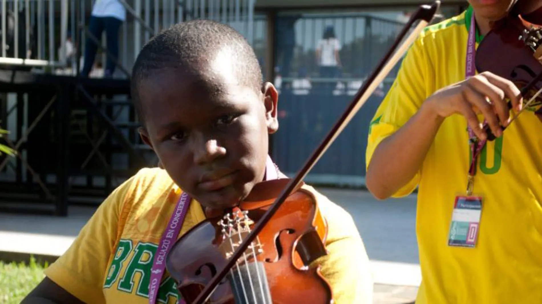 Fidel, que vive en una favela de Río de Janeiro, es un violinista sobresaliente