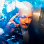 Assange, tras abandonar el tribunal de Southwark de Londres (Reino Unido) / Foto: Efe