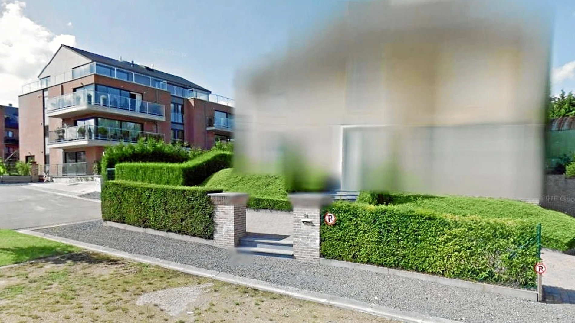Google ha accedido a la petición de Puigdemont de pixelar, por motivos de seguridad, la mansión de Waterloo en la que reside
