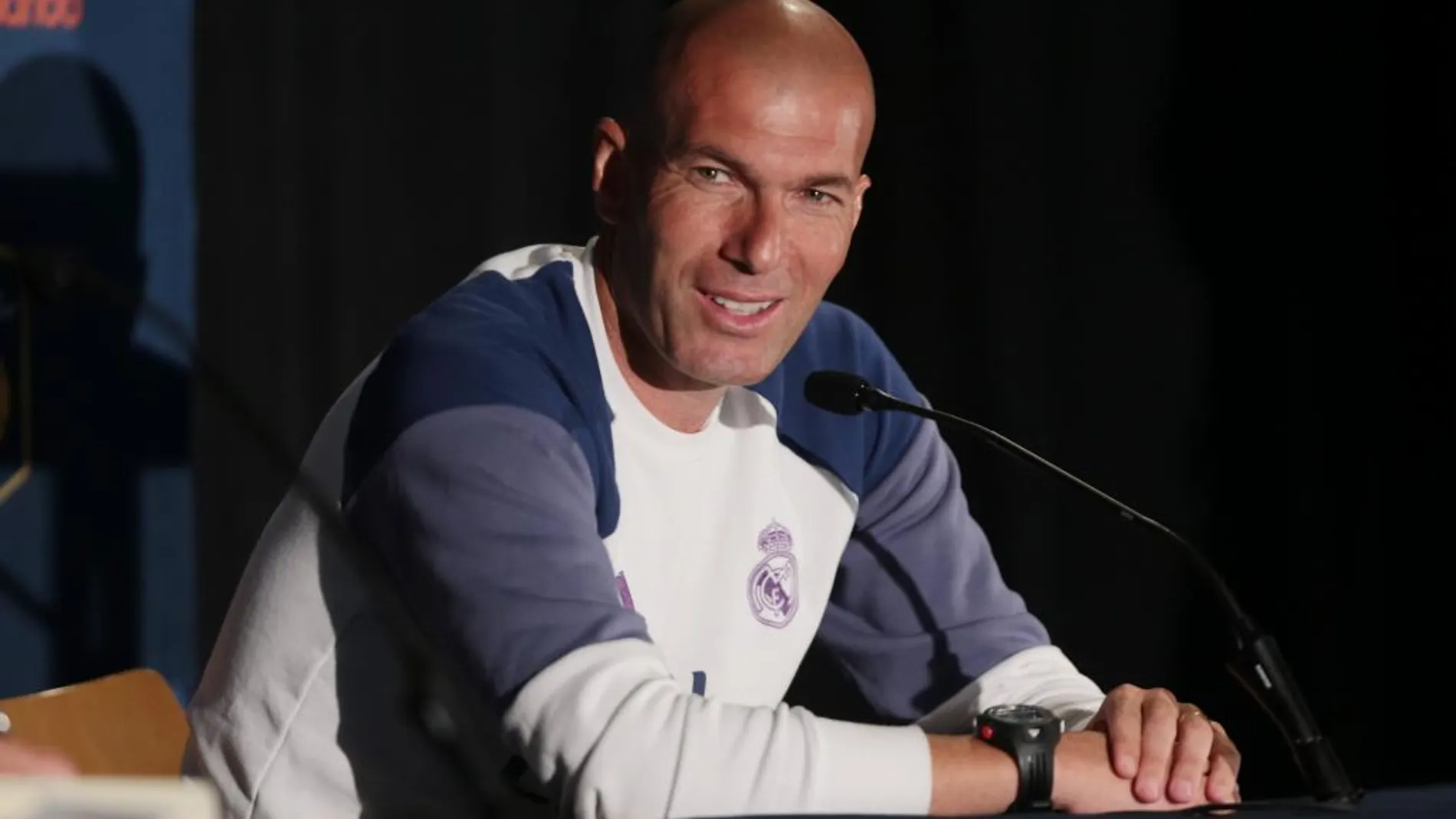 El entrenador del Real Madrid Zinedine Zidane habla durante una rueda de prensa en el Mapfre Stadium en Columbus, Ohio (Estados Unidos).