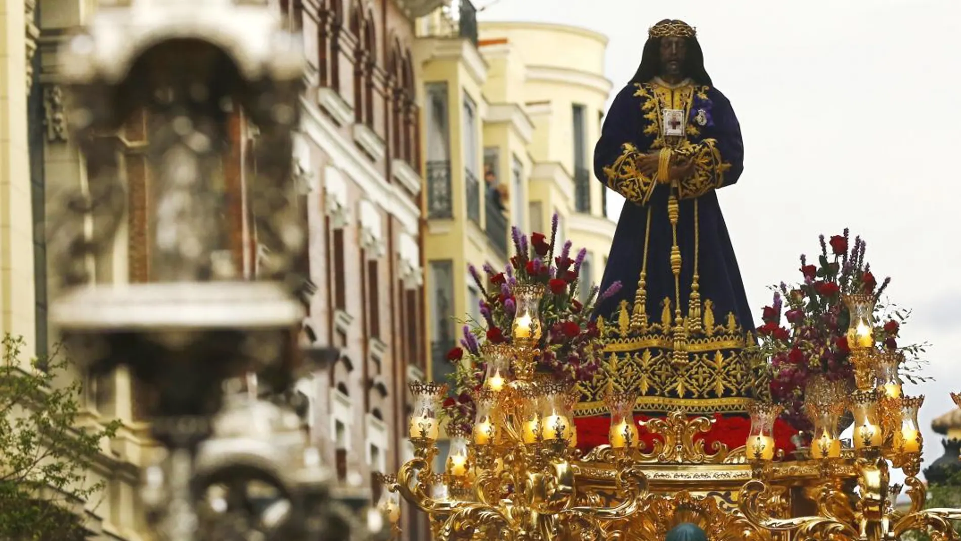Jesús de Medinaceli sale de su basílica para procesionar por las calles de Madrid