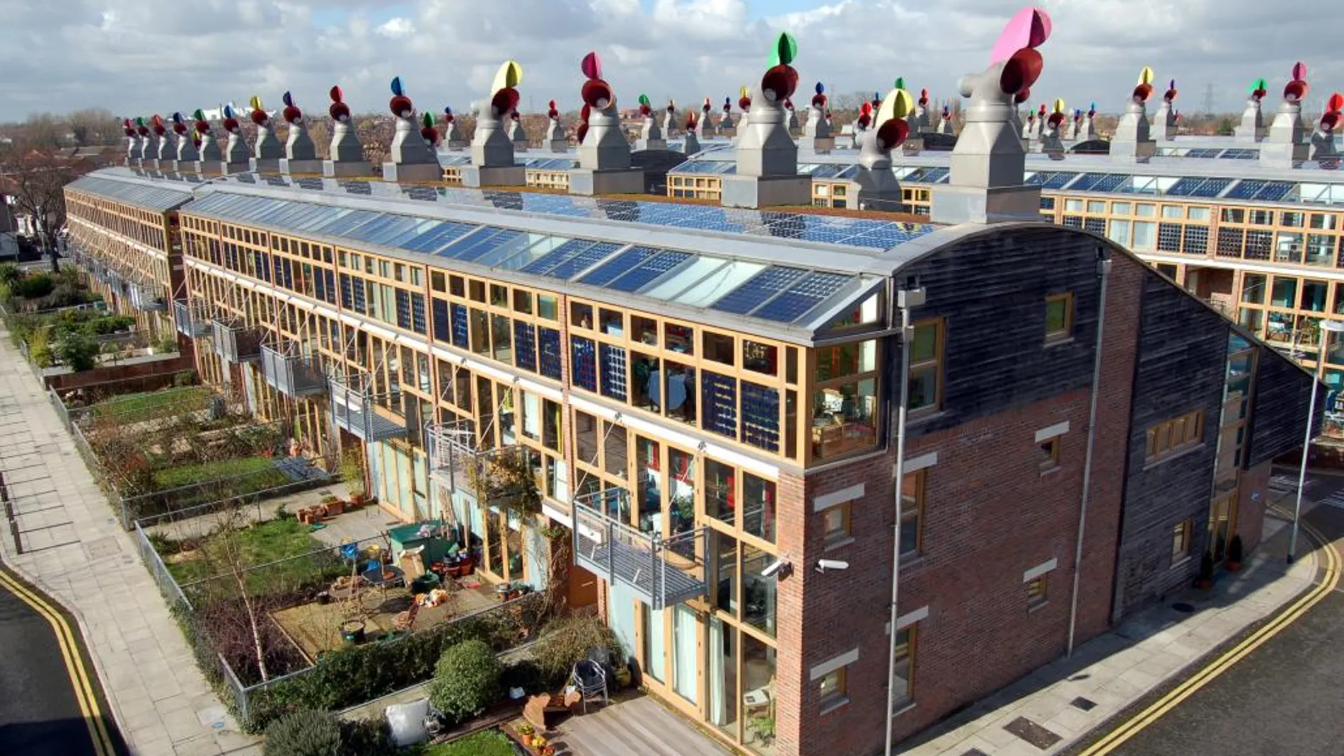 Edificios de energía cero del proyecto Beddington Zero Energy Development (BedZED) en Sutton (Londres, Reino Unido)
