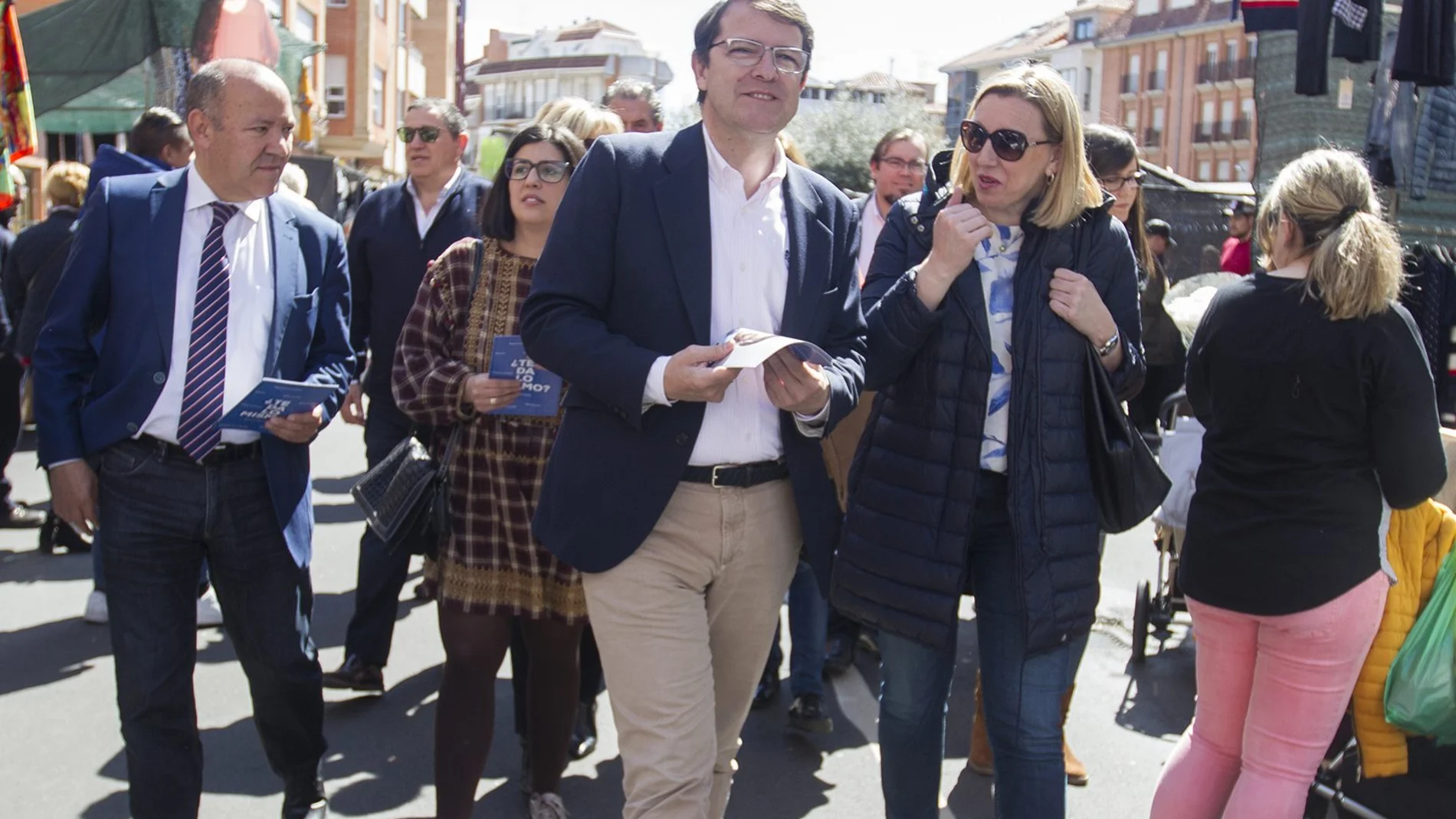 El presidente del Partido Popular de Castilla y León, Alfonso Fernández Mañueco, visita Benavente junto al presidente del PP de Zamora, José María Barrios; la candidata a la Alcaldía, Beatriz Asensio, y la número uno por Zamora al Congreso, Isabel Blanco