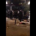 Captura del momento en el que el joven quedó finalmente tumbado en el suelo tras recibir una tanda de puñetazos / YouTube