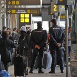 El auto recuerda también que España se encuentra en situación de alerta 4 por riesgo de atentados y que al aeropuerto de Barajas es «un centro de trabajo sumamente sensible para la atención de multitud de pasajeros y su control riguroso»