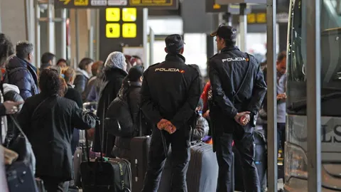 El auto recuerda también que España se encuentra en situación de alerta 4 por riesgo de atentados y que al aeropuerto de Barajas es «un centro de trabajo sumamente sensible para la atención de multitud de pasajeros y su control riguroso»