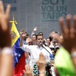 Guaidó toma juramento a los voluntarios que ayudarán con las donaciones