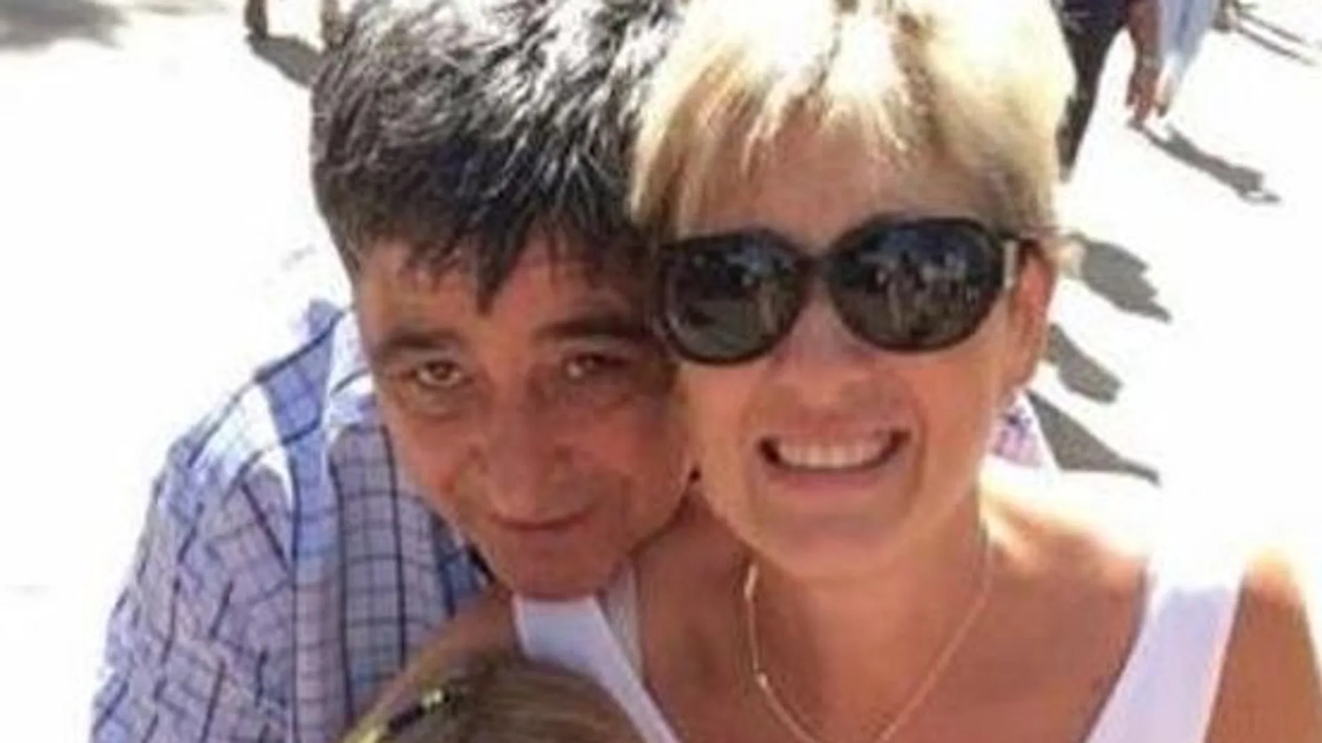 Francisco López con su esposa