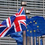 Banderas de Reino Unido y de la Unión Europea