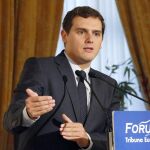 El presidente de Ciudadanos, Albert Rivera, presenta una conferencia del candidato del partido a lehendakari, Nicolás de Miguel, en el último día de la campaña electoral vasca, en Bilbao.