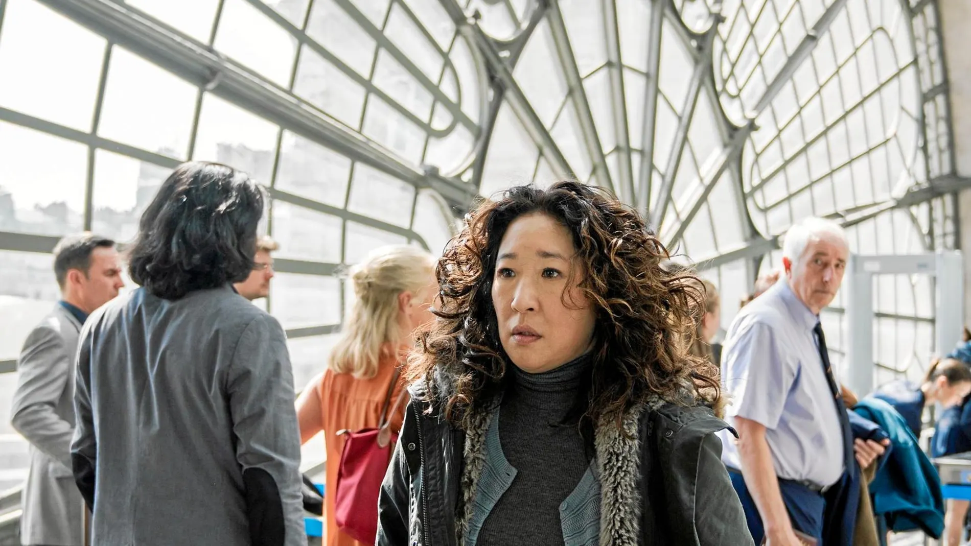 Sandra Oh encarna a una agente del MI5 obsesionada con la mujer que persigue