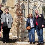 El alcalde de León, Antonio Silván, inaugura los símbolos en reconocimiento a las personas con enfermedades raras / Peío García/Ical