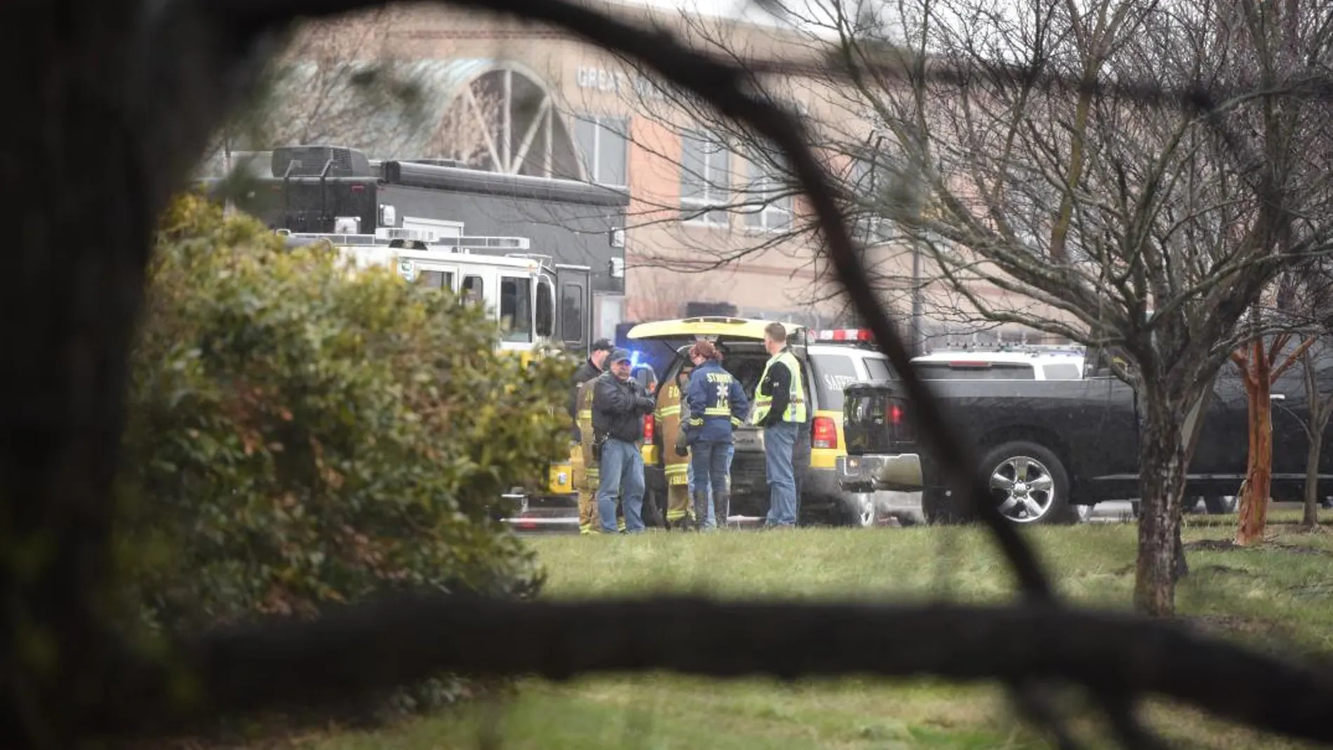 Servicios de emergencias tras el tiroteo registrado en la escuela secundaria Great Mills en Maryland
