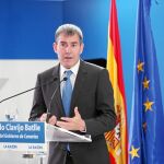 Fernando Clavijo: «España no está para experimentos que no hacen bien a nadie»