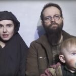 Joshua Boyle, junto a su esposa y sus dos hijos
