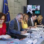 La presidenta de la Junta de Andalucía, durante la firma de las medidas para luchar contra la precariedad laboral (Foto: Manuel Olmedo)