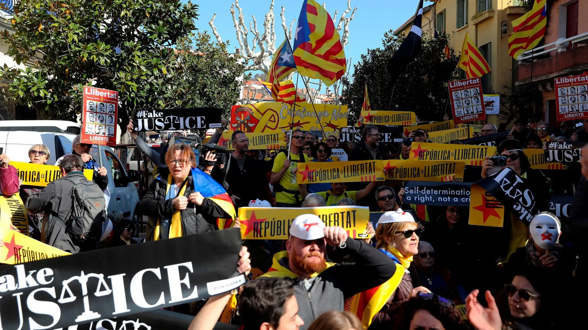 Los independentistas se han desplazado hasta Colliure por la visita de Pedro Sanchez