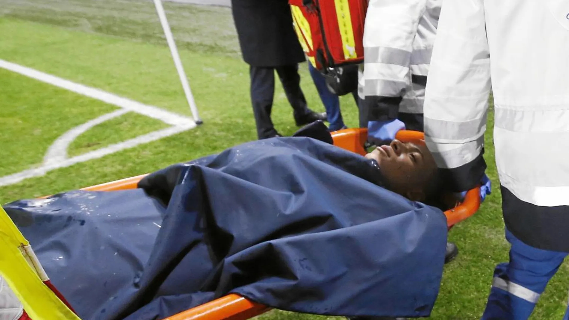 Mbappé preocupó a la afición pero el doctor del PSG descartó gravedad