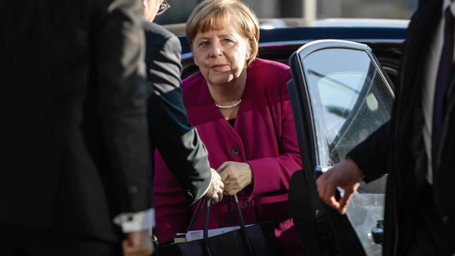 La canciller alemana, Angela Merkel, a su llegada ayer a la sede de la CDU para la ronda de negociaciones.