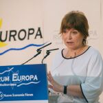 La directora general de À Punt Media intervino ayer en el Fórum Europa Tribuna Mediterránea y fue presentada por el presidente de la patronal, Salvador Navarro (KIKE TABERNER)