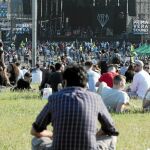 El público del Primavera no tiene nombre genérico, no son los primaveros o primers, ni tampoco los soundies o sounditas. Nadie les conoce, son anónimos, pero Dios si son muchos, son tantos que si uno imagina que son cocos, pues vaya cómo se divierten los cocos, es la monda