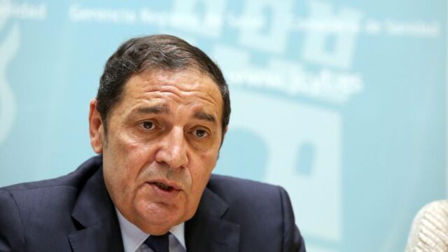 El consejero Sáez Aguado, informa de la propuesta de servicios mínimos elaborada por su departamento para la huelga