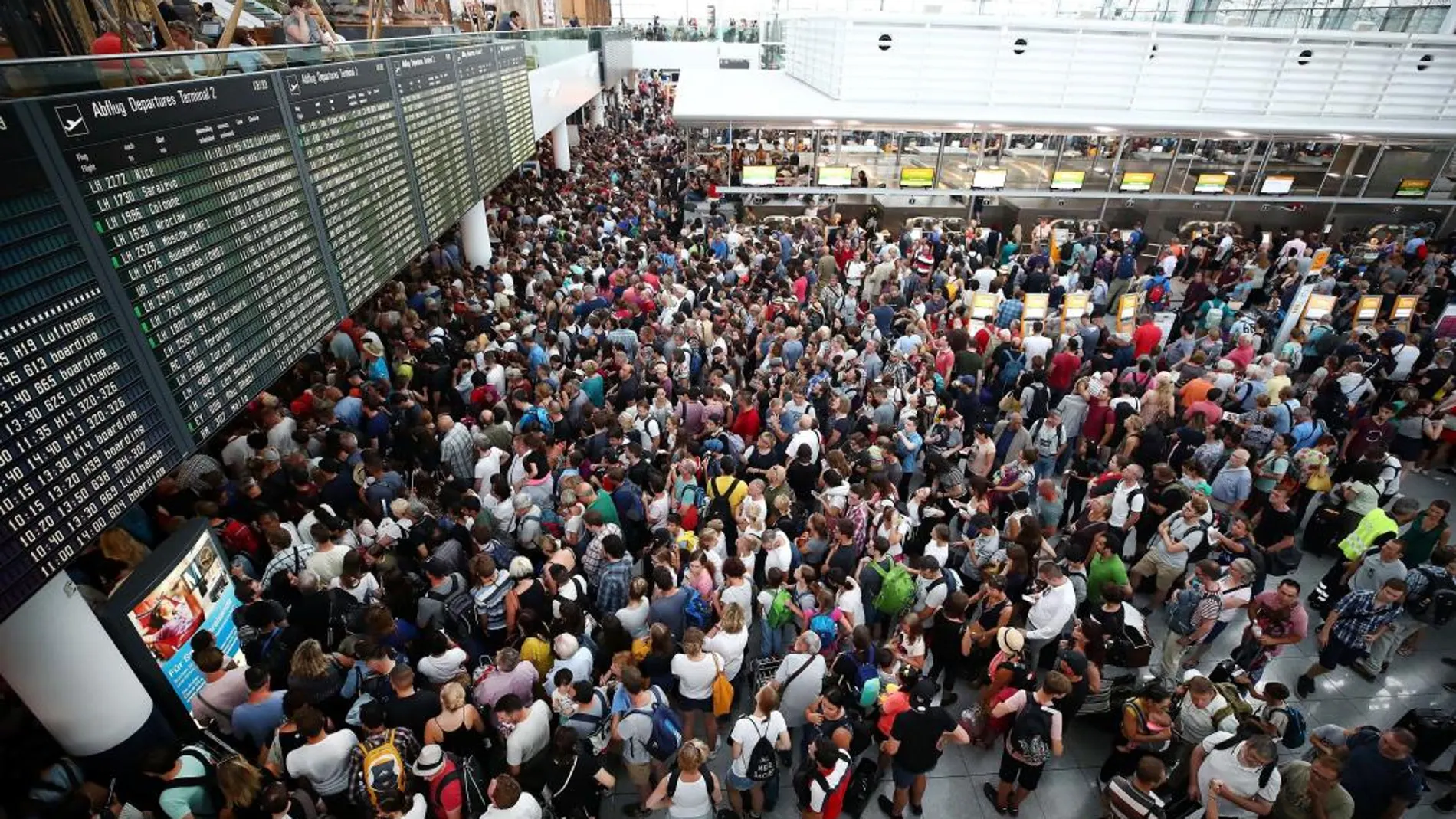 Dos terminales del aeropuerto de Múnich fueron evacuadas /Reuters