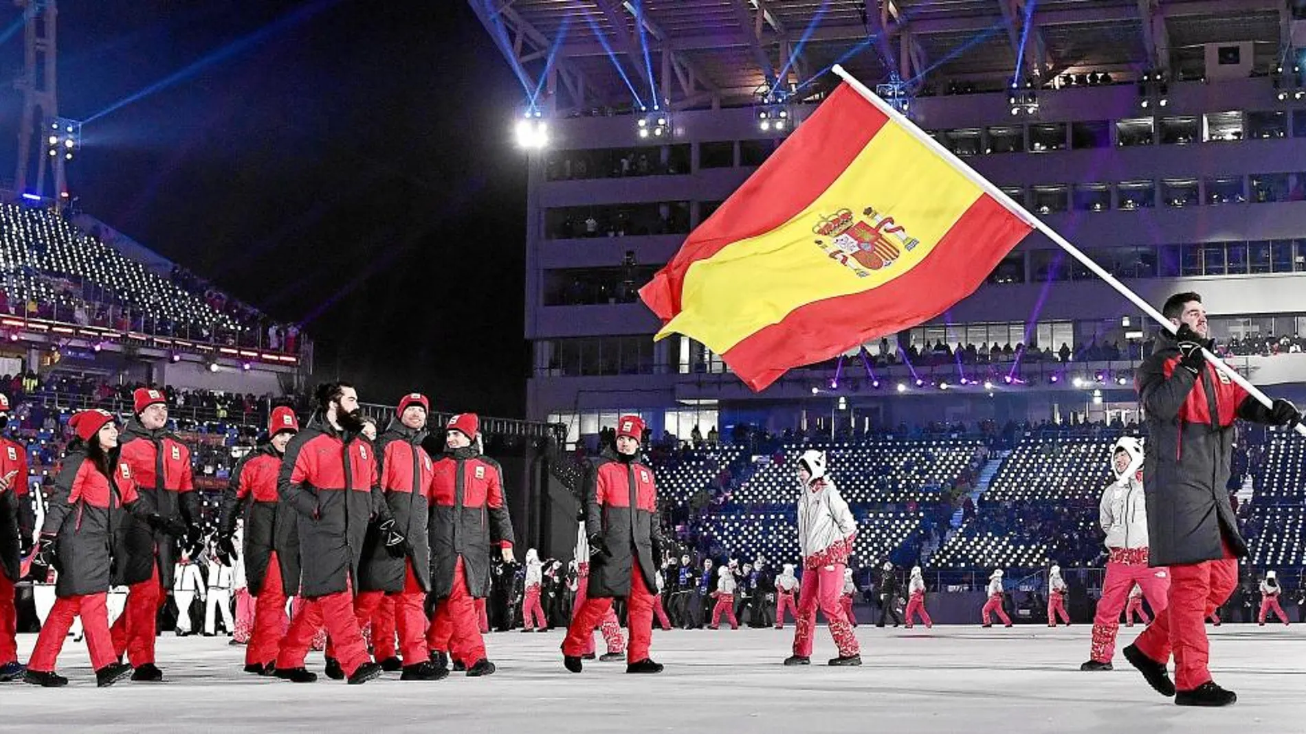 Lucas Eguibar y la delegación española, en el desfile inaugural que abrió los Juegos