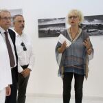 La consejera de Cultura, María Josefa García Cirac, inaugura en el Ayuntamiento de Alcañices (Zamora), la exposición “Pastores”