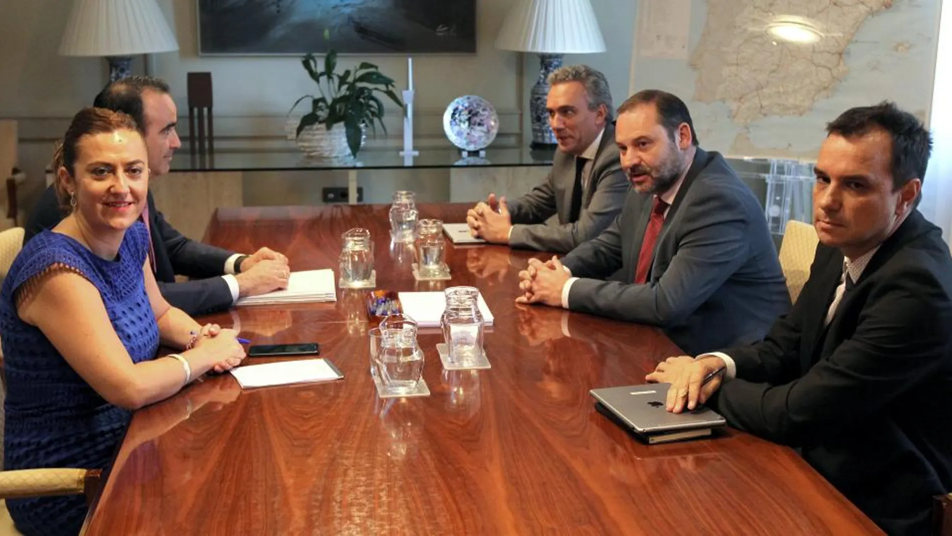 El ministro de Fomento, José Luis Ábalos, se reúne con la delegada del Gobierno en Castilla y León, Virginia Barcones
