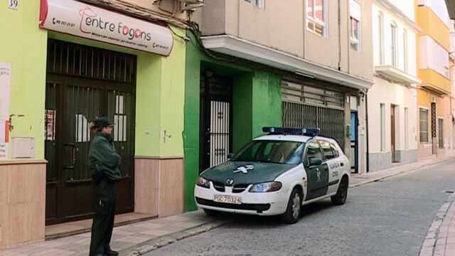 SÉPTIMA MUJER ASESINADA. Una mujer de 53 murió el jueves por la noche en Guadassuar asesinada por su pareja. La causa fue un infarto después de que sufrir una paliza por parte de su pareja. Cuando la Guardia Civil llegó al domicilio, la mujer todavía estaba consciente. El teléfono de ayuda contra la violencia de género es el 016.