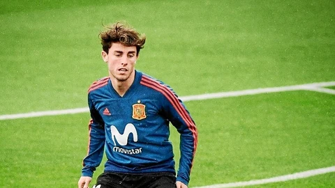 Odriozola, el lateral de la Real Sociedad, en un entrenamiento con la Selección, con la que ha disputado dos partidos. El Mundial de Rusia será su primer gran campeonato como internacional