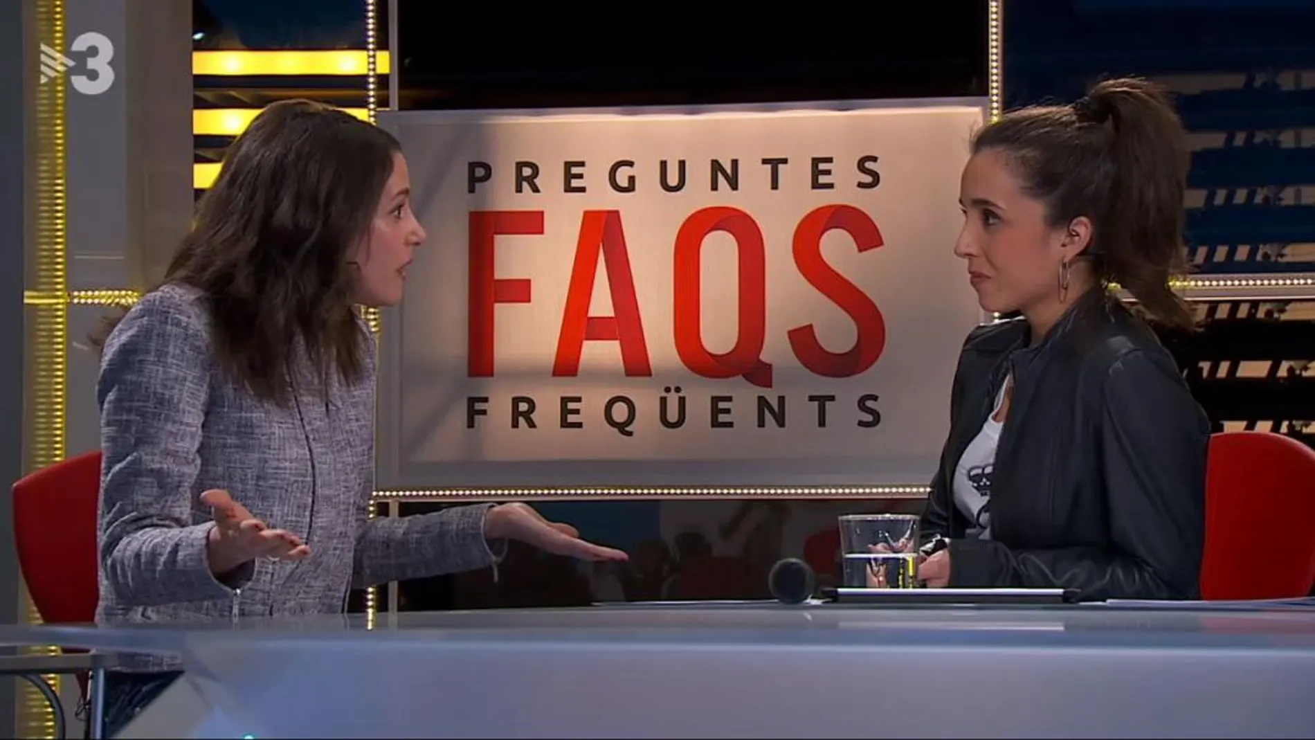 Así acosa una presentadora de TV3 a Inés Arrimadas por no usar el catalán
